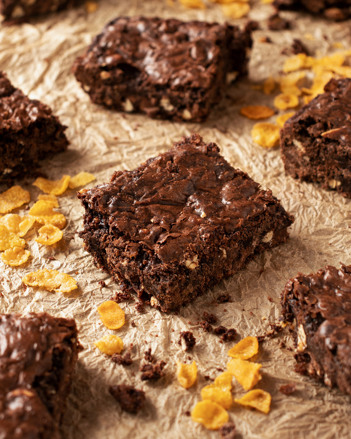 Fotografía de brownies con maní y cornflakes